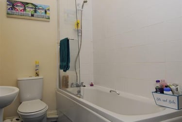 2 bed flat, 11 Napier Terrace, Flat 1, Mutley, Plymouth, PL46ER - Image 4